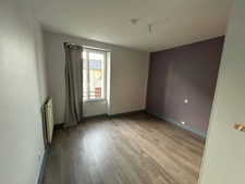 BELLE MAISON DE VILLAGE 143 M², 5 CHAMBRES, PARKING PRIVATIF ET JARDIN EN FACE.