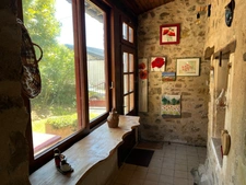JOLIE MAISON DE VILLAGE AVEC EXTERIEURS, 2 ou 3 CHAMBRES, BEAUCOUP DE CHARME !!