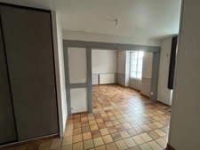 BELLE MAISON DE VILLAGE 143 M², 5 CHAMBRES, PARKING PRIVATIF ET JARDIN EN FACE.