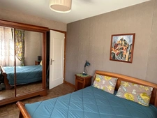 TRÈS BELLE MAISON INDIVIDUELLE SUR SOUS-SOL, 5 CHAMBRES, 3705 M² EN PARTIE BOISÉ + FORAGE, SANS VIS A VIS
