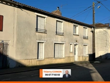 BELLE MAISON DE VILLAGE 143 M², 5 CHAMBRES, PARKING PRIVATIF ET JARDIN EN FACE.