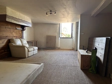 ENSEMBLE IMMOBILIER A RESTAURER (3 LOGEMENTS et une DÉPENDANCE) , CENTRE BOURG, JARDIN, PROCHE ÉCOLE