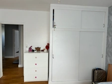 TRÈS JOLIE RÉNOVATION; MAISON DES ANNÉES 70, 182 m², 4 CHAMBRES, 3 SDE, VOLUMES AGRÉABLES ET JARDIN, QUARTIER RÉSIDENTIEL.