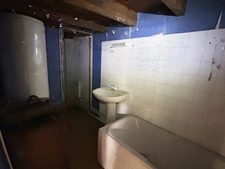 ENSEMBLE DE TROIS BÂTISSES (166, 42 et 36 m²) A RESTAURER ENTIÈREMENT, SUR 1382 M² AU CALME ET SANS VIS A VIS !!