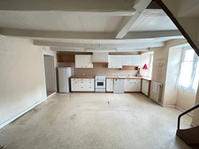 ANCIEN RELAIS DE POSTE, 133 m², 4 CHAMBRES, REMISES, DÉPENDANCES & JARDIN SUR 2920 M²