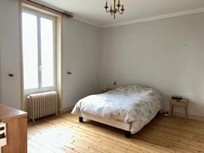 CHARMANTE MAISON INDIVIDUELLE  PROCHE CENTRE BOURG SUR 1751 M² DE JARDIN, ANNEXES et DÉPENDANCES