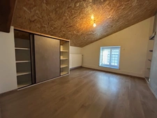 BELLE MAISON DE VILLAGE 143 M², 5 CHAMBRES, PARKING PRIVATIF ET JARDIN EN FACE.