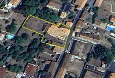 GRANDE MAISON AVEC VASTE SÉJOUR, 3 CHAMBRES, DÉPENDANCES DONT 4 GARAGES, PUITS ET CITERNE SUR 1656 M²