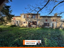 TRÈS JOLIE MAISON DE CARACTÈRE A RÉNOVER ENTIÈREMENT, POSSIBILITÉ 140 M² HABITABLES, ANNEXES ET DÉPENDANCES SUR 8768 M² 
