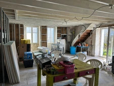 MAISON DE BOURG A FINIR DE RÉNOVER, 111 M² EXPLOITABLES, DÉPENDANCES, TERRAIN 1310M²... A SAISIR !!