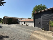 PROPRIETE A LA CAMPAGNE, SANS VOISINS, 251 M², 6 CHAMBRES, DÉPENDANCES, SUR 3684 M² à 8 KMS DE ST MAIXENT.