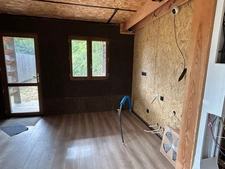 BÂTIMENT OSSATURE BOIS A ACHEVER POUR ACTIVITÉ de BUREAU ou AMÉNAGEABLE EN HABITATION !!