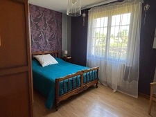 TRÈS BELLE MAISON INDIVIDUELLE SUR SOUS-SOL, 5 CHAMBRES, 3705 M² EN PARTIE BOISÉ + FORAGE, SANS VIS A VIS