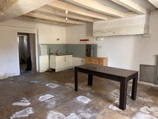 ENSEMBLE IMMOBILIER A RESTAURER (3 LOGEMENTS et une DÉPENDANCE) , CENTRE BOURG, JARDIN, PROCHE ÉCOLE