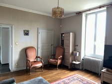 CHARMANTE MAISON INDIVIDUELLE  PROCHE CENTRE BOURG SUR 1751 M² DE JARDIN, ANNEXES et DÉPENDANCES