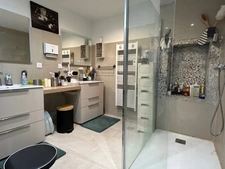 JOLIE MAISON DE VILLAGE ENTIÈREMENT RÉNOVÉE EN 2024, 3 CHAMBRES, JARDIN 700 M² à 50 m. LIBRE JUILLET 2026