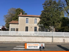 CHARMANTE MAISON INDIVIDUELLE  PROCHE CENTRE BOURG SUR 1751 M² DE JARDIN, ANNEXES et DÉPENDANCES