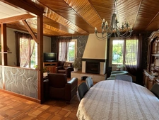 TRÈS BELLE MAISON INDIVIDUELLE SUR SOUS-SOL, 5 CHAMBRES, 3705 M² EN PARTIE BOISÉ + FORAGE, SANS VIS A VIS