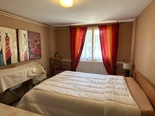 TRÈS BELLE MAISON INDIVIDUELLE SUR SOUS-SOL, 5 CHAMBRES, 3705 M² EN PARTIE BOISÉ + FORAGE, SANS VIS A VIS