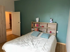 CHARMANTE MAISON INDIVIDUELLE  PROCHE CENTRE BOURG SUR 1751 M² DE JARDIN, ANNEXES et DÉPENDANCES