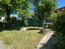 JOLIE MAISON DE VILLAGE AVEC EXTERIEURS, 2 ou 3 CHAMBRES, BEAUCOUP DE CHARME !!