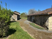 ANCIEN RELAIS DE POSTE, 133 m², 4 CHAMBRES, REMISES, DÉPENDANCES & JARDIN SUR 2920 M²