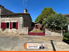 JOLIE MAISON DE VILLAGE AVEC EXTERIEURS, 2 ou 3 CHAMBRES, BEAUCOUP DE CHARME !!