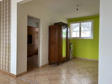 MAISON DE 1967, 4 CHAMBRES, GARAGE ET VERANDA SUR 400M² EN SECTEUR RÉSIDENTIEL