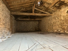 MAISON DE BOURG A FINIR DE RÉNOVER, 111 M² EXPLOITABLES, DÉPENDANCES, TERRAIN 1310M²... A SAISIR !!