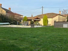 CHARMANTE MAISON RÉNOVÉE AUX ACCENTS MÉRIDIONNAUX, 2 CHAMBRES, JARDIN ET PISCINE