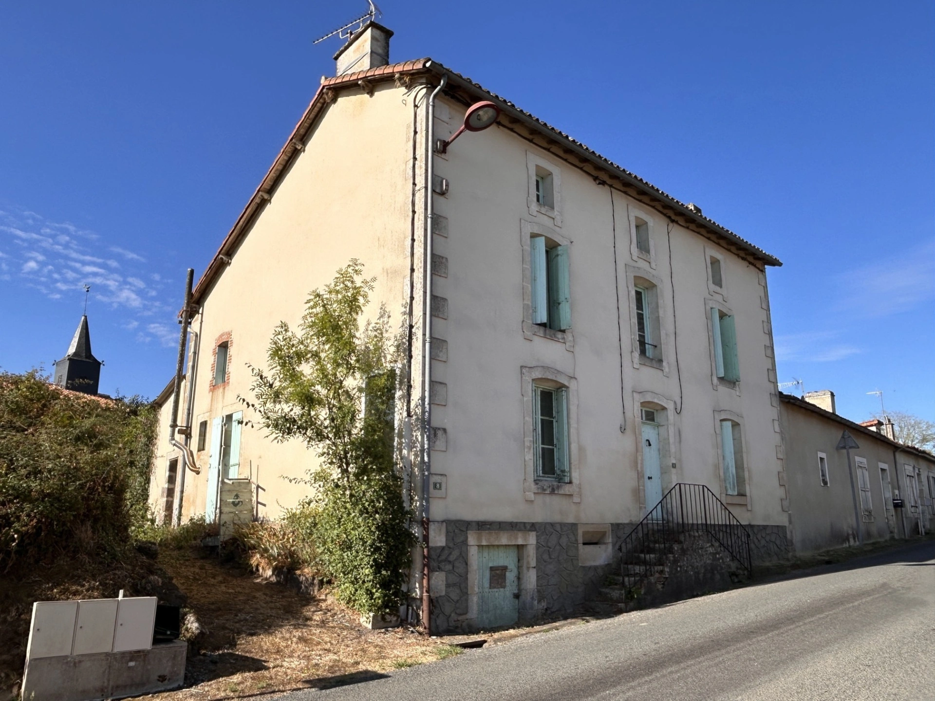 Maison 9 pièces 248 m² · à Chantecorps · 248 m² · 57 000 €