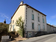 ENSEMBLE IMMOBILIER A RESTAURER (3 LOGEMENTS et une DÉPENDANCE) , CENTRE BOURG, JARDIN, PROCHE ÉCOLE
