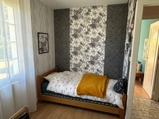 TRÈS BELLE MAISON INDIVIDUELLE SUR SOUS-SOL, 5 CHAMBRES, 3705 M² EN PARTIE BOISÉ + FORAGE, SANS VIS A VIS