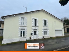 JOLIE MAISON DE VILLAGE ENTIÈREMENT RÉNOVÉE EN 2024, 3 CHAMBRES, JARDIN 700 M² à 50 m. LIBRE JUILLET 2026