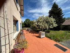 CHARMANT ENSEMBLE IMMOBILIER, 2 LOGEMENTS, 247 m², 7 CHAMBRES et dépendances SUR 4 Ha JOLIMENT ARBORÉS