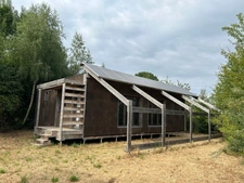 BÂTIMENT OSSATURE BOIS A ACHEVER POUR ACTIVITÉ de BUREAU ou AMÉNAGEABLE EN HABITATION !!