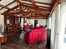 PROPRIETE A LA CAMPAGNE, SANS VOISINS, 251 M², 6 CHAMBRES, DÉPENDANCES, SUR 3684 M² à 8 KMS DE ST MAIXENT.