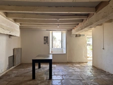 ENSEMBLE IMMOBILIER A RESTAURER (3 LOGEMENTS et une DÉPENDANCE) , CENTRE BOURG, JARDIN, PROCHE ÉCOLE