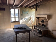 ENSEMBLE IMMOBILIER A RESTAURER (3 LOGEMENTS et une DÉPENDANCE) , CENTRE BOURG, JARDIN, PROCHE ÉCOLE