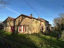 TRÈS JOLIE MAISON DE CARACTÈRE A RÉNOVER ENTIÈREMENT, POSSIBILITÉ 140 M² HABITABLES, ANNEXES ET DÉPENDANCES SUR 8768 M² 