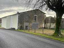 JOLIE MAISON DE VILLAGE ENTIÈREMENT RÉNOVÉE EN 2024, 3 CHAMBRES, JARDIN 700 M² à 50 m. LIBRE JUILLET 2026