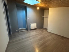BELLE MAISON DE VILLAGE 143 M², 5 CHAMBRES, PARKING PRIVATIF ET JARDIN EN FACE.