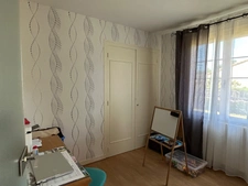 TRÈS BELLE MAISON INDIVIDUELLE SUR SOUS-SOL, 5 CHAMBRES, 3705 M² EN PARTIE BOISÉ + FORAGE, SANS VIS A VIS
