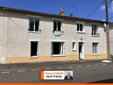BELLE MAISON DE VILLAGE 143 M², 5 CHAMBRES, PARKING PRIVATIF ET JARDIN EN FACE.