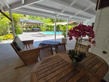 Zen villa with swimming pool. Prime location in Petit Bourg.