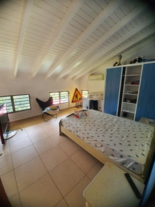 Spacious P6 architect villa with distant sea view with swimming pool on 1200 m² of wooded and enclosed land