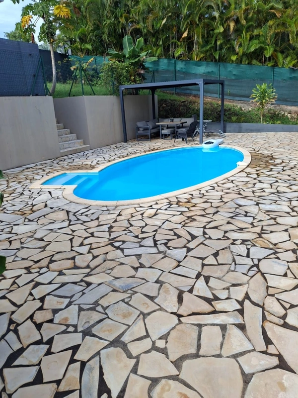 HOUELBOURG, VILLA + DEPENDANCE AVEC PISCINE