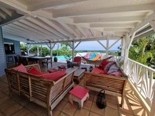VUE MER Superbe villa de standing + T3 piscine à débordement sur 1000 m² à BAIE MAHAULT (971)