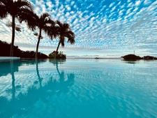 VUE MER Superbe villa de standing + T3 piscine à débordement sur 1000 m² à BAIE MAHAULT (971)