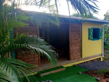 DESHAIES, Villa plage à pied, 2 bungalow, garage et piscine, sur 1 965 m² de terrain arboré